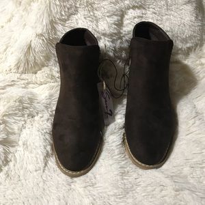 Seven7 Vegan suede booties size 9 brown